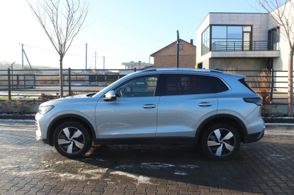 Тест-драйв Volkswagen Tiguan: шукаємо електричні риси в дизельному кросовері
Тест-драйв Volkswagen Tiguan: шукаємо електричні риси в дизельному кросовері