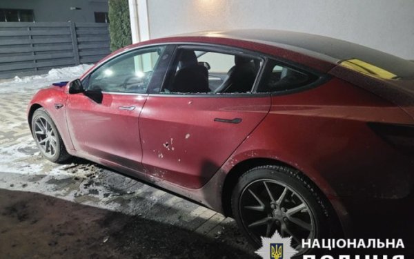 На Київщині внаслідок атаки російських "шахедів" пошкоджено приватний будинок і автівки
На Київщині внаслідок атаки російських "шахедів" пошкоджено приватний будинок і автівки