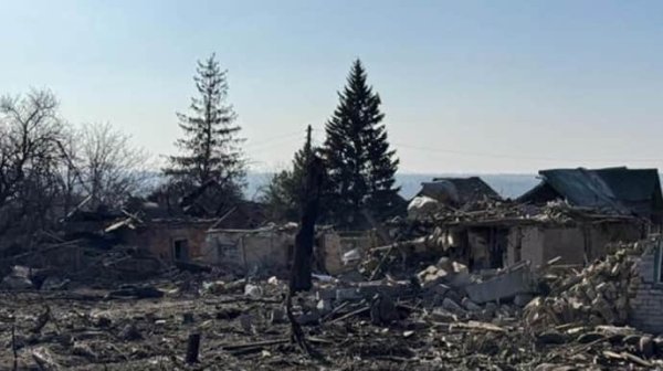 Враг сбросил три авиабомбы на частный сектор Константиновки: ранены трое горожан Враг сбросил три авиабомбы на частный сектор Константиновки: ранены трое горожан