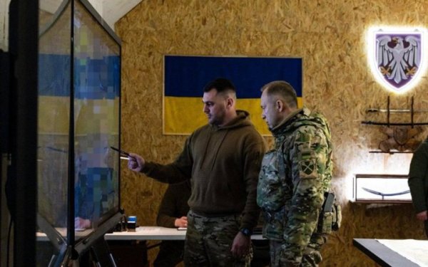Сирський: "Маємо власну зону безпеки на території РФ і утримуємо близько пів тисячі квадратних кілометрів"
Сирський: "Маємо власну зону безпеки на території РФ і утримуємо близько пів тисячі квадратних кілометрів"
