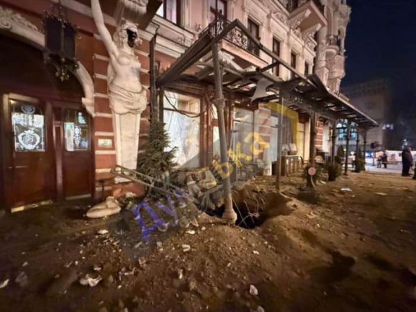 Россияне ударили баллистикой по историческому центру Одессы: пострадали три человека Россияне ударили баллистикой по историческому центру Одессы: пострадали три человека