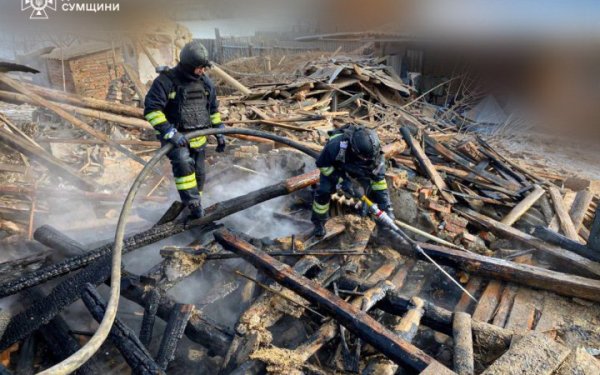 Ворожий дрон влучив у житловий будинок у Краснопільській громаді Сумщини
Ворожий дрон влучив у житловий будинок у Краснопільській громаді Сумщини