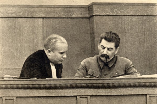 Історик Василь Расевич: В СРСР синагоги перетворювали на склади, а іврит витісняли з побуту
Історик Василь Расевич: В СРСР синагоги перетворювали на склади, а іврит витісняли з побуту