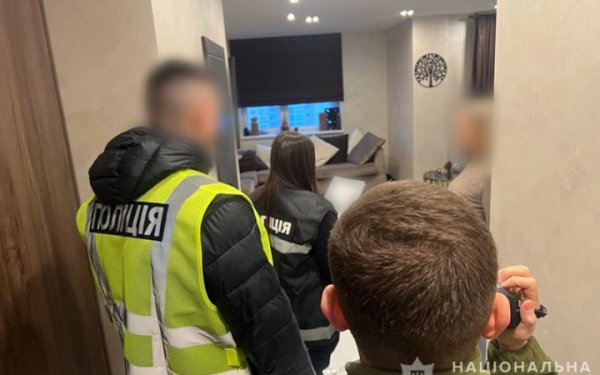 Нацполіція ліквідувала наркокартель, що діяв у 6 областях і в Києві
Нацполіція ліквідувала наркокартель, що діяв у 6 областях і в Києві