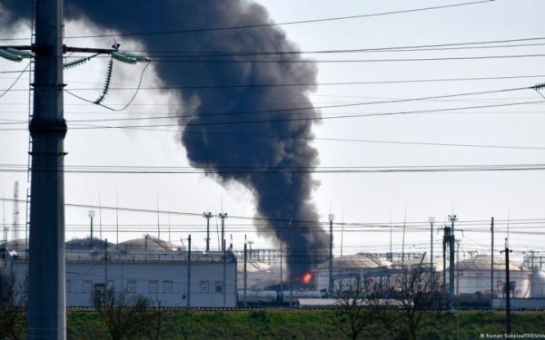 Безпілотники атакували нафтопереробні станції у двох регіонах Росії
Безпілотники атакували нафтопереробні станції у двох регіонах Росії