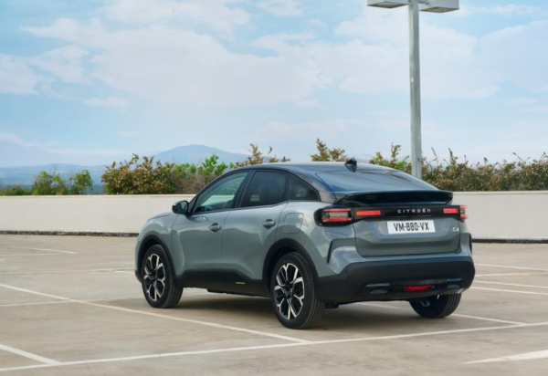В Україні стартують продажі нового Citroen C4: названі ціни та лінійка моторів
В Україні стартують продажі нового Citroen C4: названі ціни та лінійка моторів