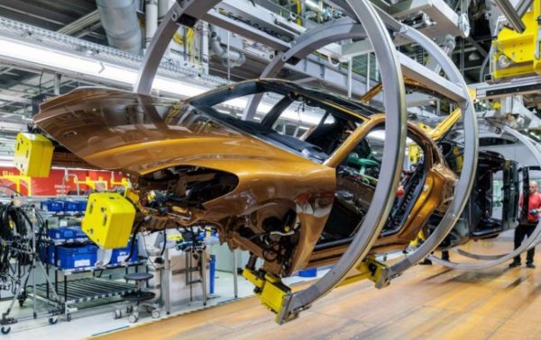 Porsche готується скоротити тисячі працівників: названі причини
Porsche готується скоротити тисячі працівників: названі причини