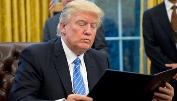 Трамп підписав укази про тарифи на імпорт з Канади, Мексики та Китаю - ЗМІ Трамп підписав укази про тарифи на імпорт з Канади, Мексики та Китаю - ЗМІ