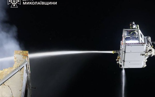 Армія РФ атакувала об'єкт критичної інфраструктури у Миколаєві
Армія РФ атакувала об'єкт критичної інфраструктури у Миколаєві