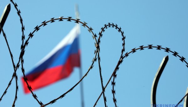 Відключення від SWIFT, алюміній, нафтові танкери: проти яких галузей РФ спрямований новий пакет санкцій ЄС Відключення від SWIFT, алюміній, нафтові танкери: проти яких галузей РФ спрямований новий пакет санкцій ЄС