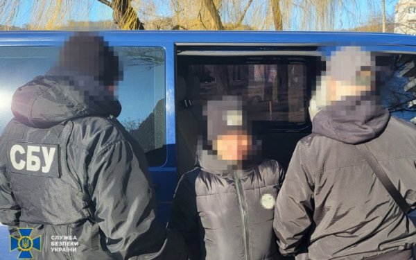 СБУ затримала інформаторку РФ з Торецька, яка "зливала" позиції Сил оборони на Донеччині
СБУ затримала інформаторку РФ з Торецька, яка "зливала" позиції Сил оборони на Донеччині