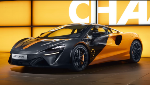 На честь перемоги у Формулі-1: McLaren підготував одразу два спеціальні гіперкари
На честь перемоги у Формулі-1: McLaren підготував одразу два спеціальні гіперкари