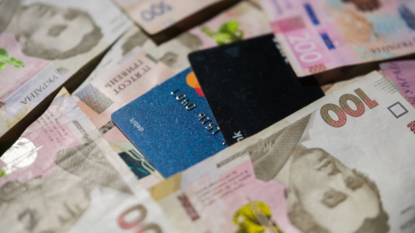 Переводы в Украину упали до $9,6 миллиарда в год
Переводы в Украину упали до $9,6 миллиарда в год