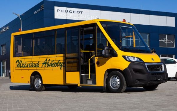На шасі Peugeot Boxer: в Україні створили новий шкільний автобус "Історик"
На шасі Peugeot Boxer: в Україні створили новий шкільний автобус "Історик"