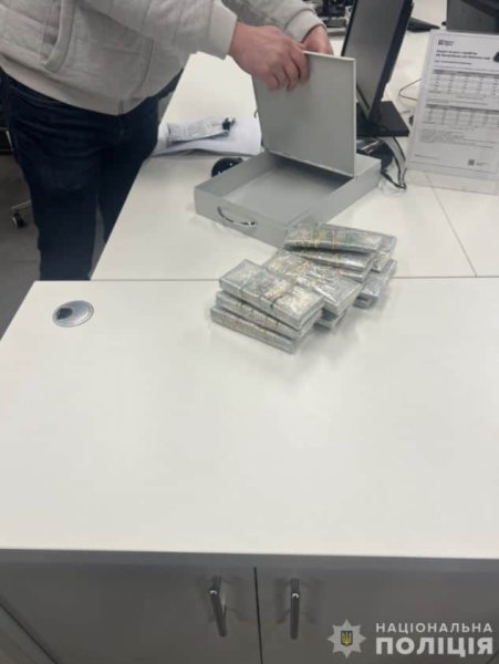 Экс-нардеп с сыном наладили агробизнес с оккупацией и платили налоги в бюджет России Экс-нардеп с сыном наладили агробизнес с оккупацией и платили налоги в бюджет России