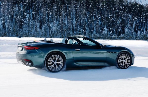 Maserati представила бюджетний варіант кабріолета Gran Cabrio: названі ціни та характеристики
Maserati представила бюджетний варіант кабріолета Gran Cabrio: названі ціни та характеристики