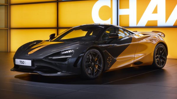 На честь перемоги у Формулі-1: McLaren підготував одразу два спеціальні гіперкари
На честь перемоги у Формулі-1: McLaren підготував одразу два спеціальні гіперкари