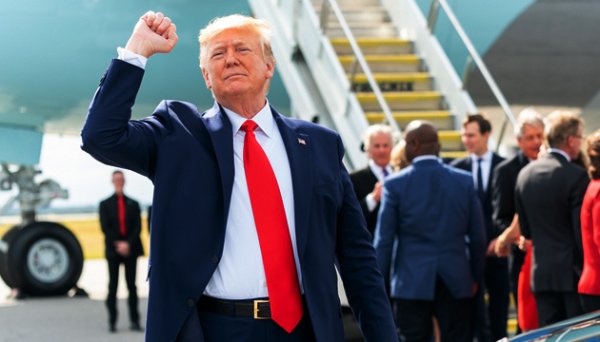 Трамп хоче запровадити 25% мита на імпортні автомобілі, ліки та мікросхеми Трамп хоче запровадити 25% мита на імпортні автомобілі, ліки та мікросхеми