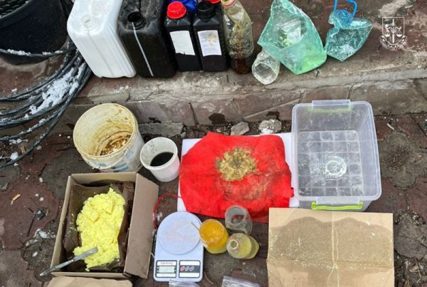 Нацполіція ліквідувала наркокартель, що діяв у 6 областях і в Києві
Нацполіція ліквідувала наркокартель, що діяв у 6 областях і в Києві
