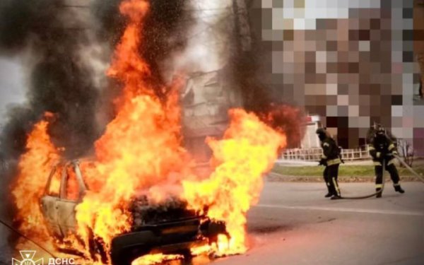 Армія РФ атакувала з БпЛА цивільне авто в Херсоні
Армія РФ атакувала з БпЛА цивільне авто в Херсоні