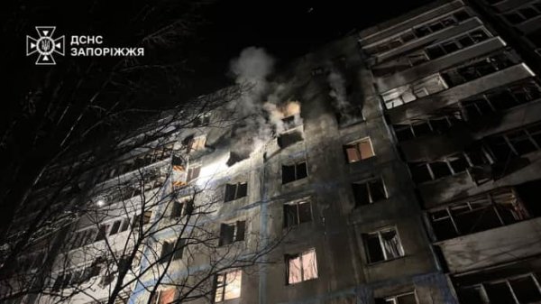 Спасатели показали последствия атаки вражеских дронов на Запорожье Спасатели показали последствия атаки вражеских дронов на Запорожье