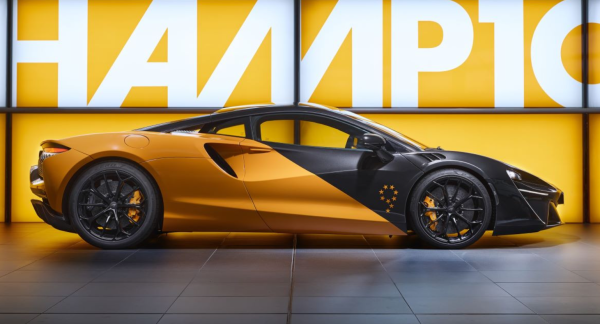 На честь перемоги у Формулі-1: McLaren підготував одразу два спеціальні гіперкари
На честь перемоги у Формулі-1: McLaren підготував одразу два спеціальні гіперкари
