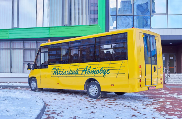 На шасі Peugeot Boxer: в Україні створили новий шкільний автобус "Історик"
На шасі Peugeot Boxer: в Україні створили новий шкільний автобус "Історик"