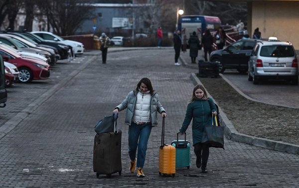 Загроза депортації. 11 причин, через які українців можуть вигнати з Польщі
Загроза депортації. 11 причин, через які українців можуть вигнати з Польщі