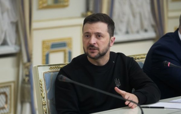 Зеленський розпорядився обмежити націнку в аптеках на ліки
Зеленський розпорядився обмежити націнку в аптеках на ліки