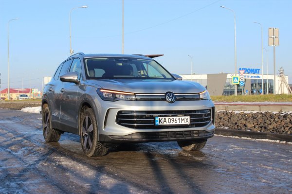 Тест-драйв Volkswagen Tiguan: шукаємо електричні риси в дизельному кросовері
Тест-драйв Volkswagen Tiguan: шукаємо електричні риси в дизельному кросовері