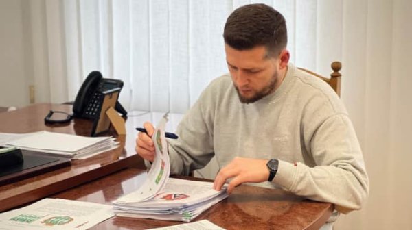 ГБР задержало и.о. мэра Костополя и депутата, которых подозревают в "земельной" взятке ГБР задержало и.о. мэра Костополя и депутата, которых подозревают в "земельной" взятке