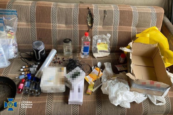 СБУ затримала 16-річного російського агента, який готував теракт біля "Алеї Слави Героям" у Житомирі
СБУ затримала 16-річного російського агента, який готував теракт біля "Алеї Слави Героям" у Житомирі