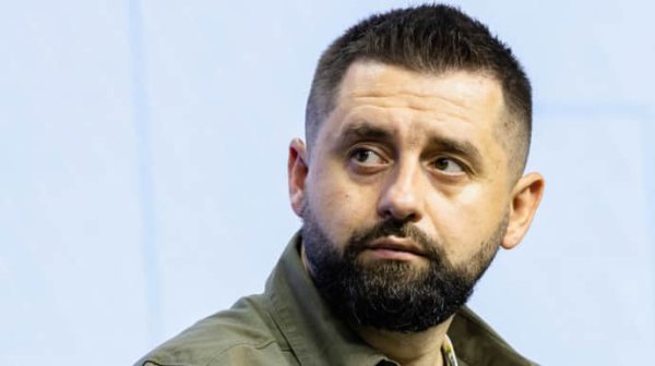 Арахамия ответил на упреки Порошенко о подготовке выборов: напомнил подписанный документ Арахамия ответил на упреки Порошенко о подготовке выборов: напомнил подписанный документ
