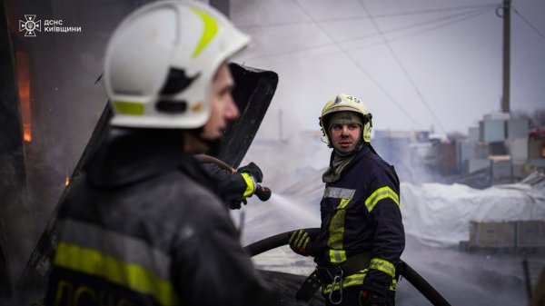 На Київщині ліквідовано пожежу у центрі управління відходами
На Київщині ліквідовано пожежу у центрі управління відходами