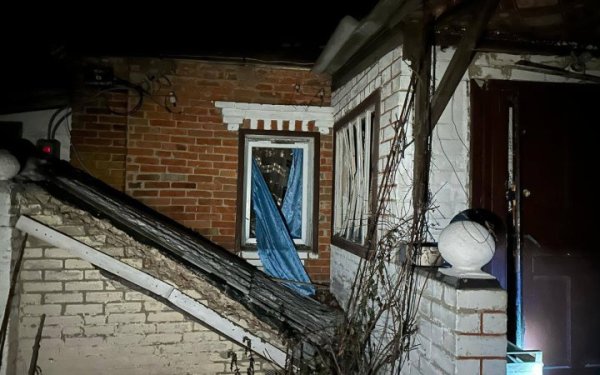 Уночі росіяни атакували Харківщину дронами на КАБами, поранені люди
Уночі росіяни атакували Харківщину дронами на КАБами, поранені люди