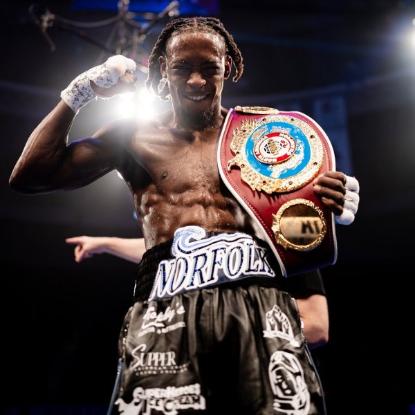 Берінчик програв Девісу технічним нокаутом та втратив пояс WBO: фото і відео
Берінчик програв Девісу технічним нокаутом та втратив пояс WBO: фото і відео