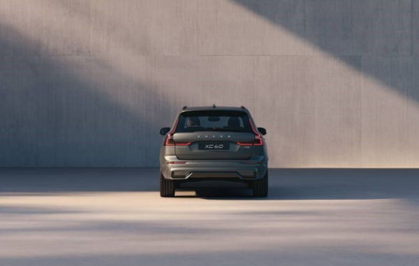 Volvo представила оновлений кросовер XC60
Volvo представила оновлений кросовер XC60
