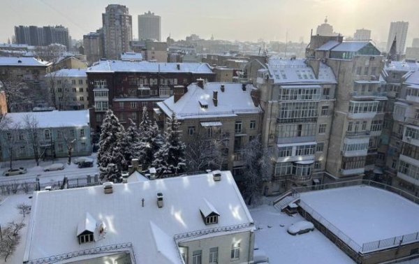 Київ засипало снігом: яка ситуація в місті (фото)
Київ засипало снігом: яка ситуація в місті (фото)