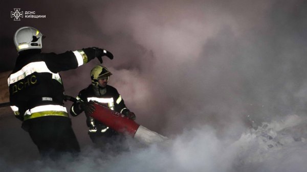 На Київщині ліквідовано пожежу у центрі управління відходами
На Київщині ліквідовано пожежу у центрі управління відходами