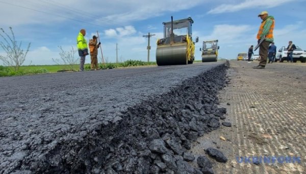 Кабмін затвердив порядок використання ₴12,6 мільярда, виділених на дороги Кабмін затвердив порядок використання ₴12,6 мільярда, виділених на дороги