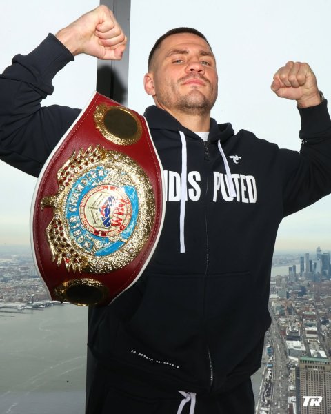 Берінчик програв Девісу технічним нокаутом та втратив пояс WBO: фото і відео
Берінчик програв Девісу технічним нокаутом та втратив пояс WBO: фото і відео