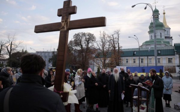 Зеленський: "Московський патріархат діяв як агент Кремля - і цьому настав кінець"
Зеленський: "Московський патріархат діяв як агент Кремля - і цьому настав кінець"