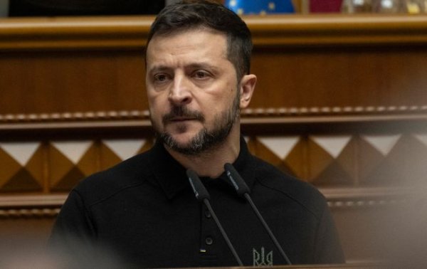 Зеленський передав Трампу документ із датами всіх режимів "припинення вогню", які зірвала РФ
Зеленський передав Трампу документ із датами всіх режимів "припинення вогню", які зірвала РФ