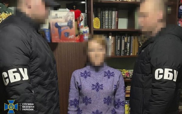 Мешканка Харкова заклала вибухівку біля дому ветерана ЗСУ, внаслідок вибуху військових отримав поранення
Мешканка Харкова заклала вибухівку біля дому ветерана ЗСУ, внаслідок вибуху військових отримав поранення