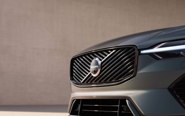 Volvo представила оновлений кросовер XC60
Volvo представила оновлений кросовер XC60