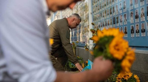 За три года войны в Киеве погибли 210 гражданских, среди них 11 детей – мэр За три года войны в Киеве погибли 210 гражданских, среди них 11 детей – мэр