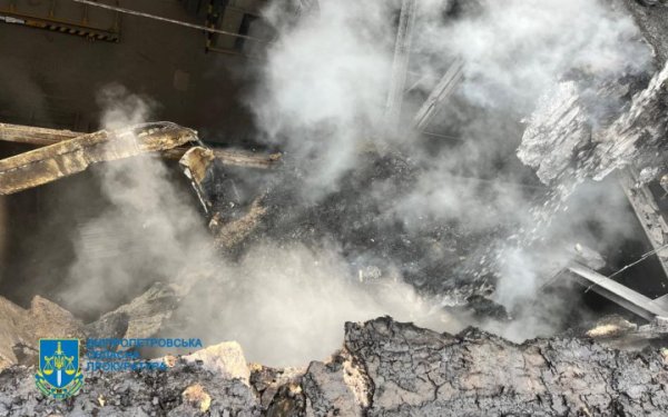 Російська армія атакувала Дніпропетровщину дроном-камікадзе та била з артилерії
Російська армія атакувала Дніпропетровщину дроном-камікадзе та била з артилерії