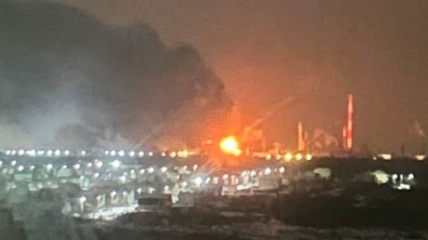 Беспилотники атаковали нефтеперерабатывающий завод в Самарской области России Беспилотники атаковали нефтеперерабатывающий завод в Самарской области России