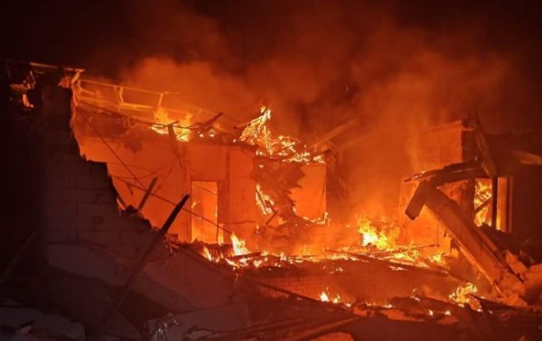 У Сумах ворожий дрон влучив у приватний будинок: була пожежа
У Сумах ворожий дрон влучив у приватний будинок: була пожежа