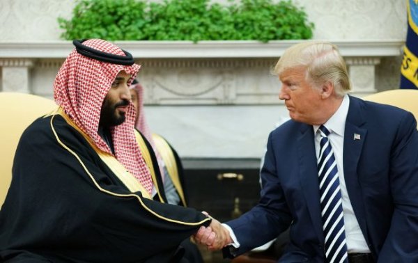 Під носом у Ірану. Чому Трамп "замирює" Близький Схід і як це вплине на війну в Україні
Під носом у Ірану. Чому Трамп "замирює" Близький Схід і як це вплине на війну в Україні